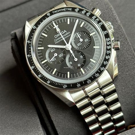 new omega speedmaster 2021.